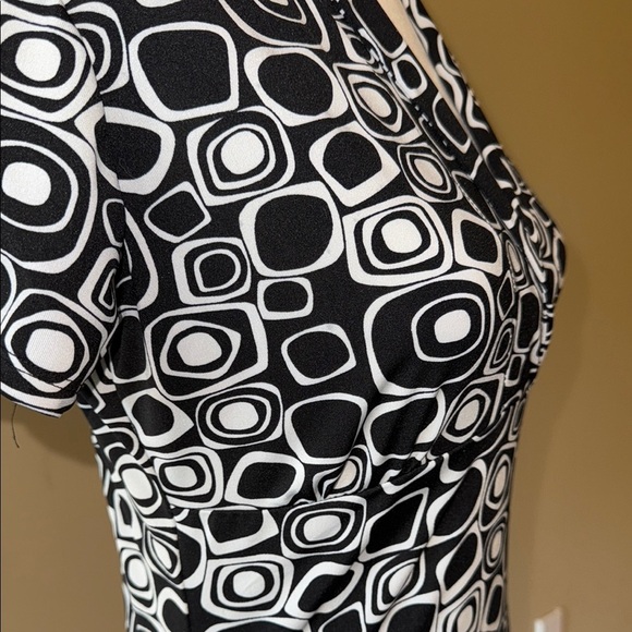 Tamara H. Black White Fitted Short Sleeve Blouse with Cross Body Neckline Women - Picture 3 of 10